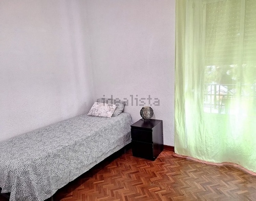 Hab doble con balcon en piso con terraza de Ruzafa