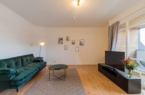 ilianabeneke 8 @ g mai . c o  m