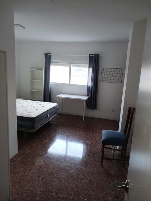 Amplia y luminosa habitacion con balcon privado