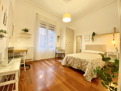 Habitación espaciosa y luminosa