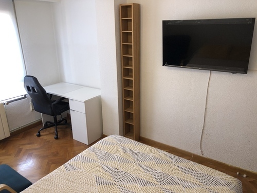 Habitación con TV y Cama de matrimonio en zona Campanar