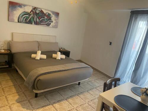 Habitación doble luminosa con balcón