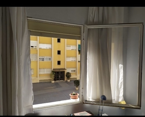 Habitación con mucha luz para chica 