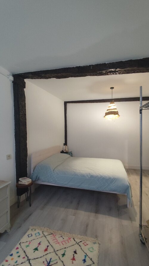 Habitación grande en Casco Viejo en piso compartido 
