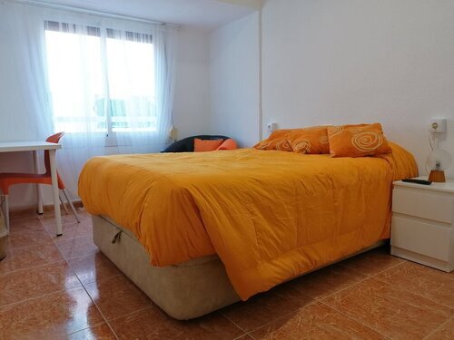 Habitación con mucha luz en Carolines Baixes