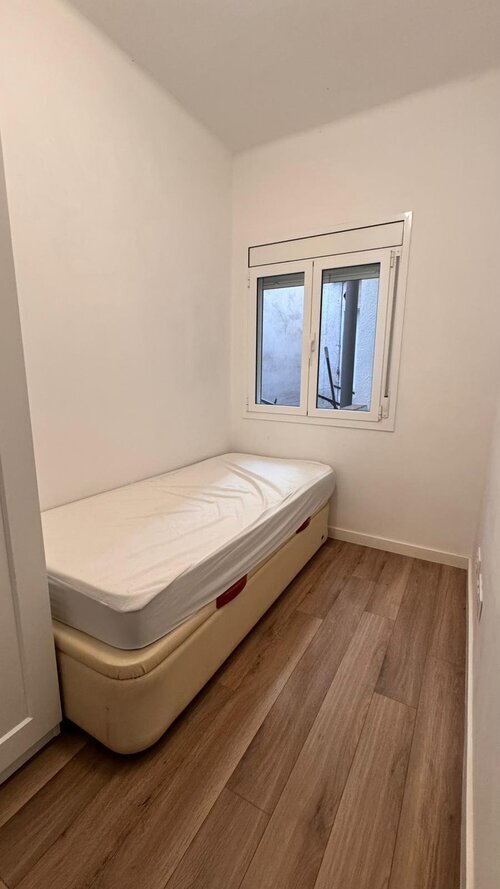 Habitación doble con mucha luz, con balcón en La Salut