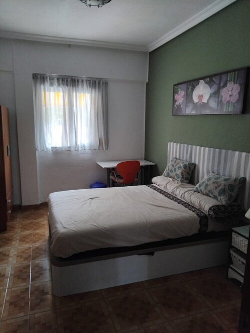 Habitación con mucha luz en Aiora