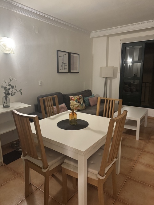 SE ALQUILA HABITACIÓN MUY BONITA PARA CHICA! 