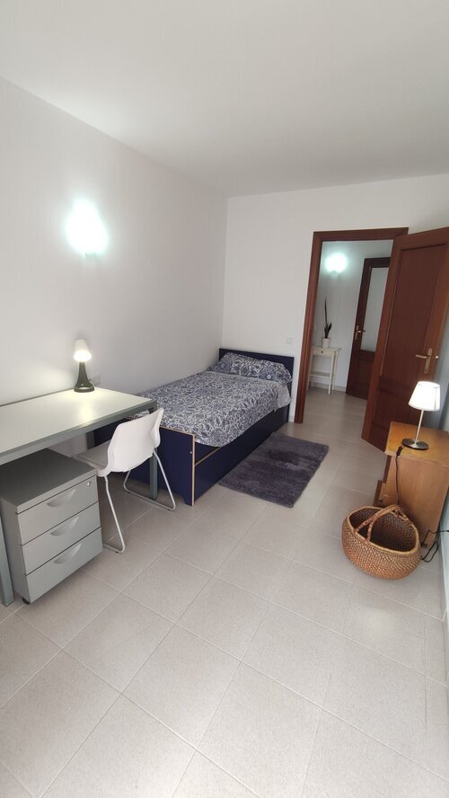 Habitación amplia con mucha luz