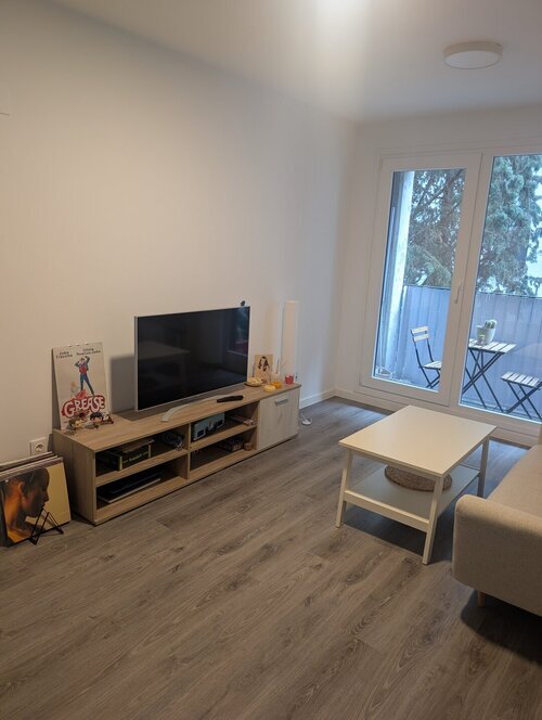 Habitación con mucha luz, con baño privado