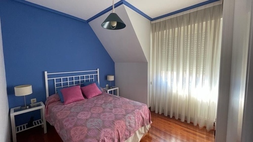 Habitación + estudio privado en ático tranquilo � 