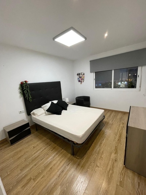 Habitación acogedora en piso amplio - Zona Aragon/Amist