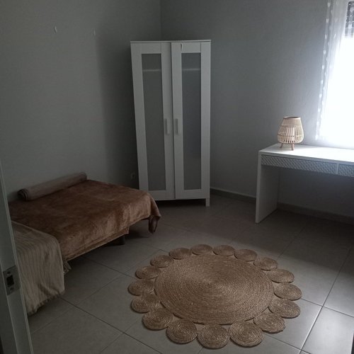 Habitación grande con gastos incluidos y sin fianza