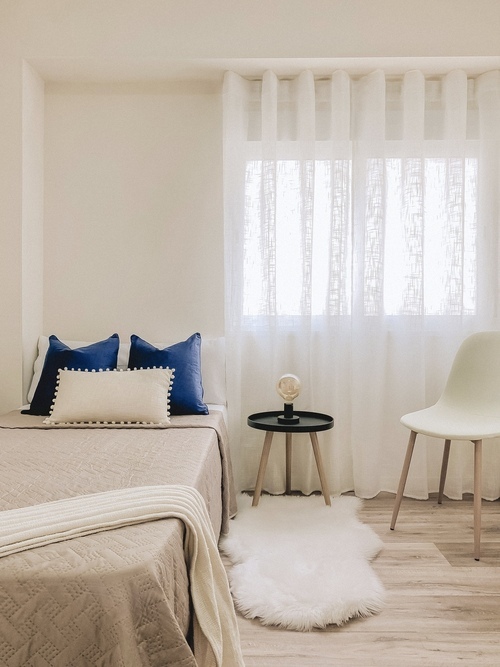 Habitación luminosa en un piso reformado y tranquilo