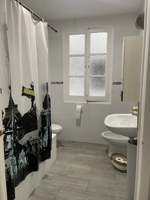 Habitación  en piso cerca del mercado central