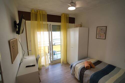 Habitación con balcón en Alicante!!