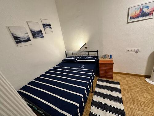 Spacious room in the heart of Gotico w/shared courtyard