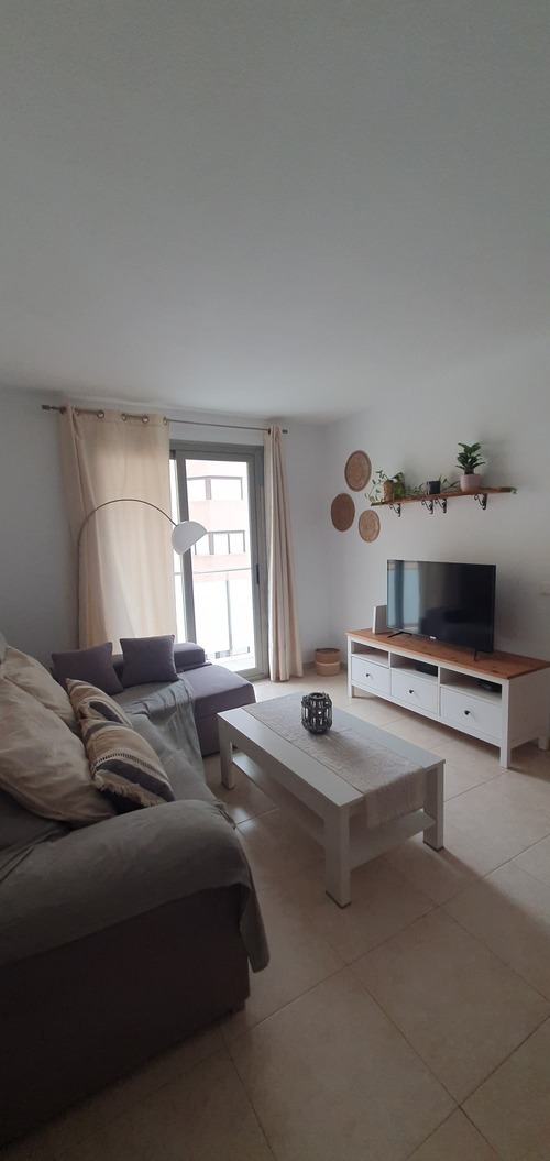 Se alquila habitación cerca de santa Catalina,chicas