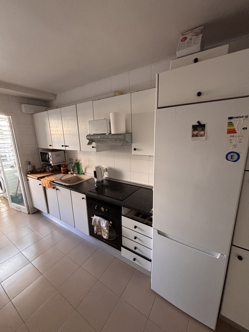 Habitación en piso compartido, zona Santa Catalina 