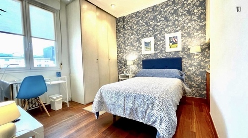 Habitación amplia y confortable. 