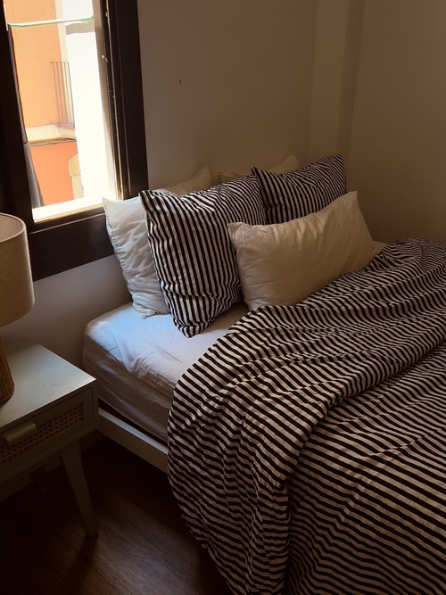 Barceloneta based apartment with balcony 