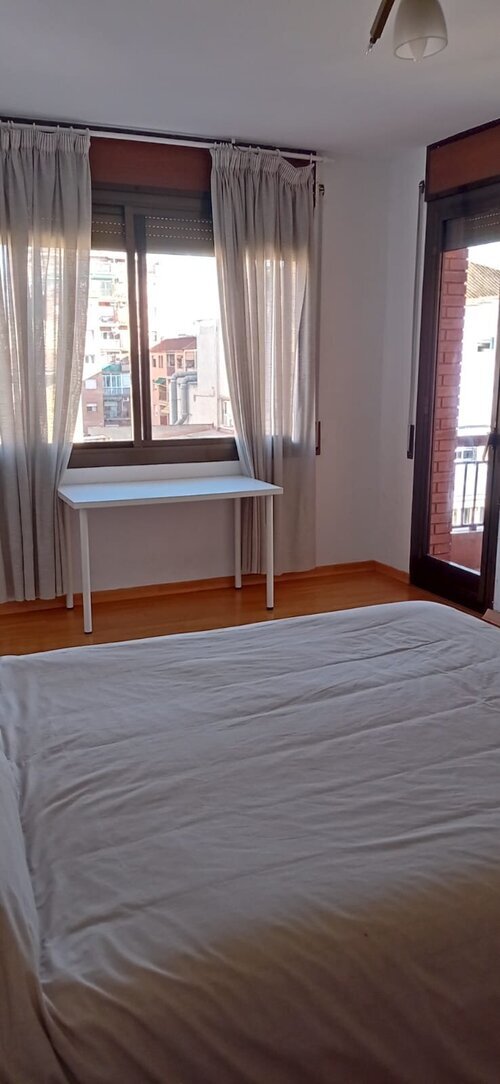 Habitación doble con balcon exterior en El Poblenou