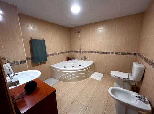 Habitación ideal para parejas, con baño privado y jacuz