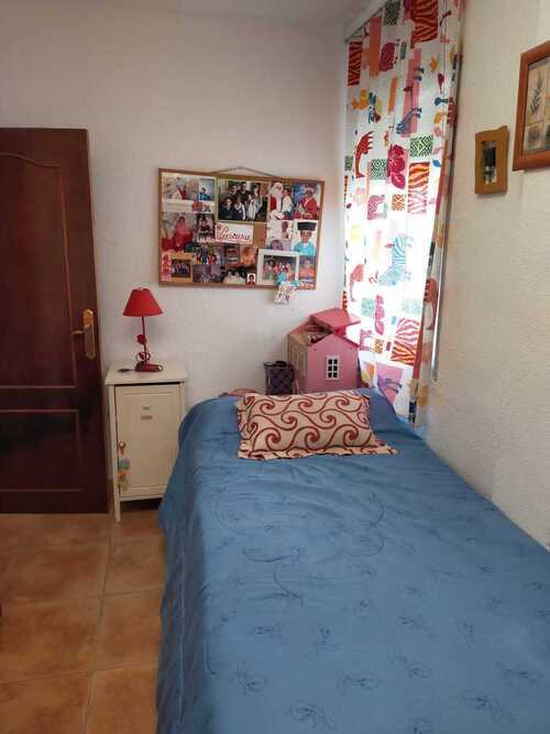 Single Room for Int'l Student in Flat (Barbarela)