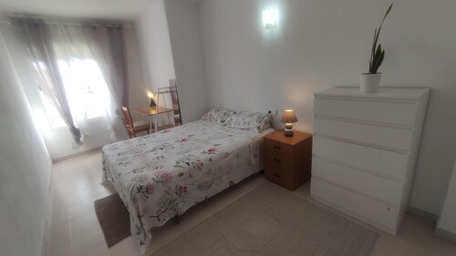 Habitación con mucha luz cerca Carrefour Palma