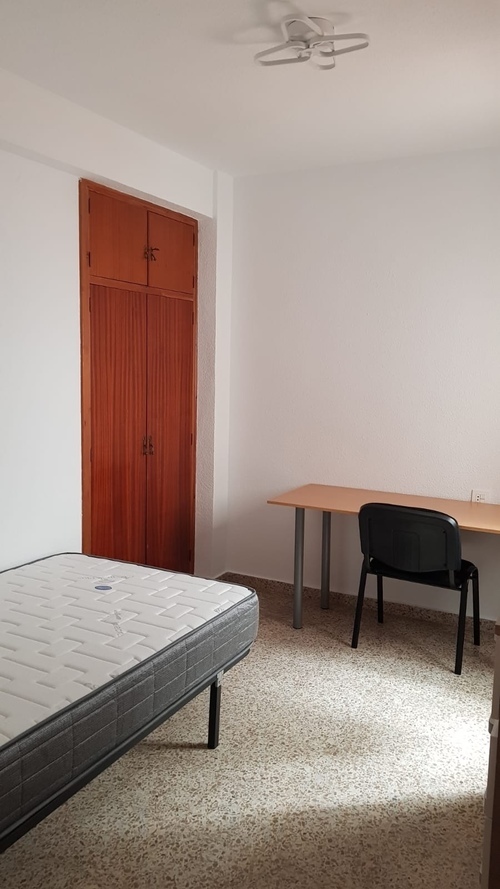 Habitación en casa reformada en Caleta!