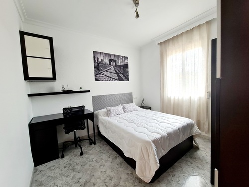 Se alquila habitación en piso totalmente para compartir