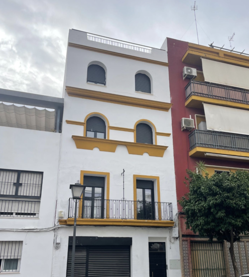 Ideal coliving house, students, young professionals 