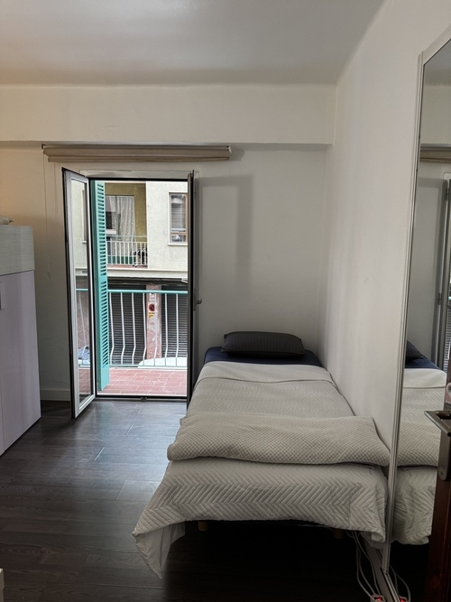 Habitación céntrica, con balcón en Bons Aires
