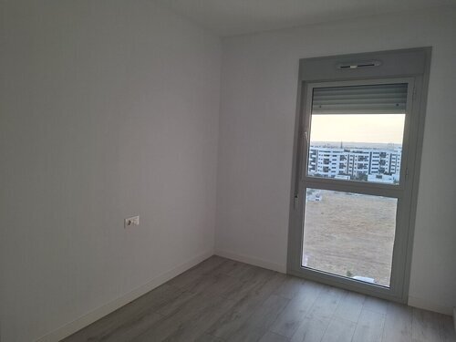 Habitación con mucha luz, con baño privado