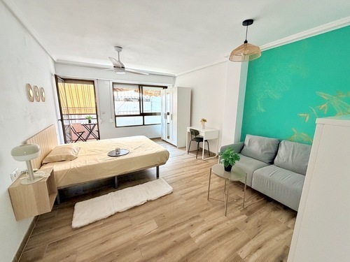 Habitación amplia de 21 m* con balcón y ascensor