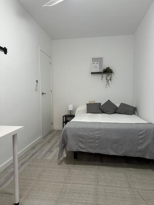 Habitación 2 / Calle Doctor Sanchez Mariscal 4
