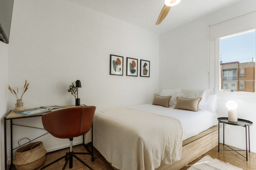 ROOM IBIZA - Bright private room near Camp Nou