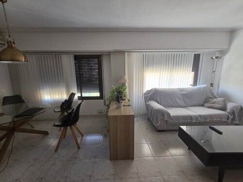 Habitación con mucha luz, con baño privado 