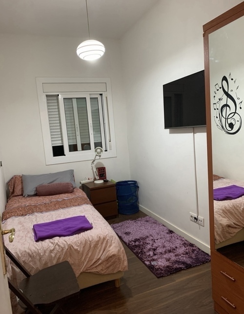 Se alquila habitación individual luminosa 