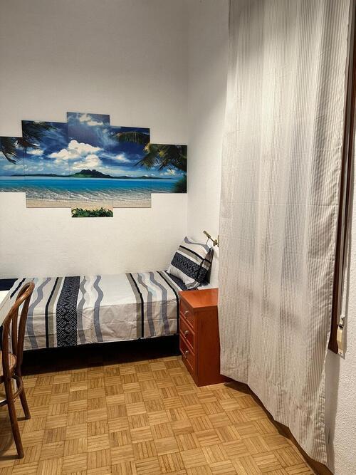 Cozy room in a fabulous flat in Gotico.