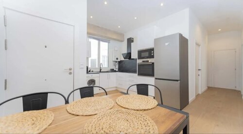 Bright room with private bathroom, 10 mins bike to UPV