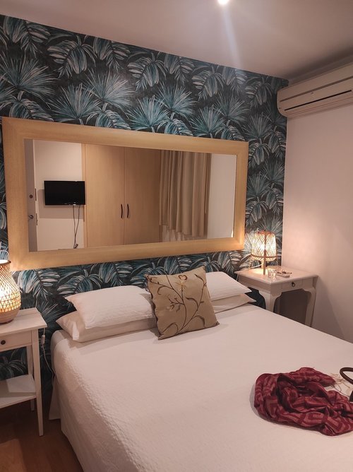 Bright room with Private Bathroom near metro Liceu