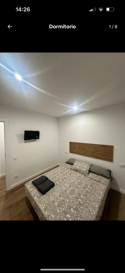 Habitación doble interior en apartamento bonito