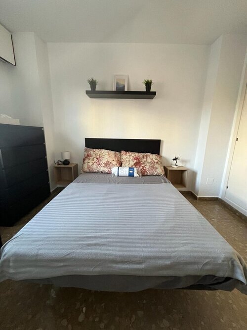 Habitación en piso tranquilo y bien ubicado en Málaga