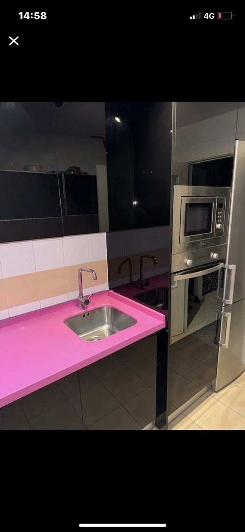 Habitación con cama doble.