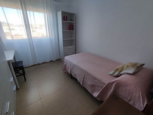 Habitación solo para mujer. 