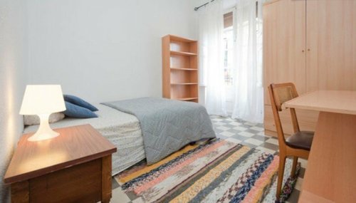 Habitación exterior con balcón