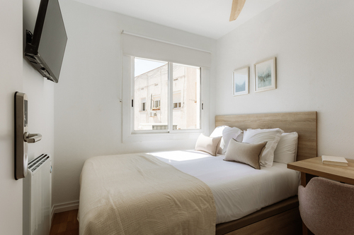 ROOM FORMENTERA - Bright private room near Camp Nou