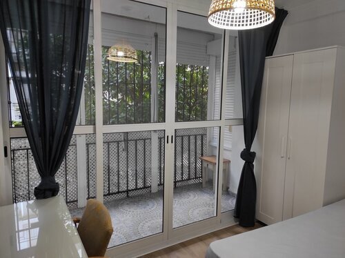 Habitación con mucha luz, con balcón en Macarena