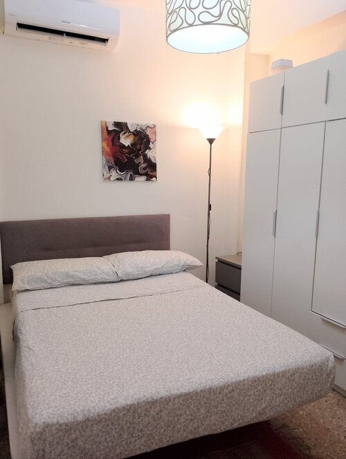 Habitación elegante, con aire acondicionado